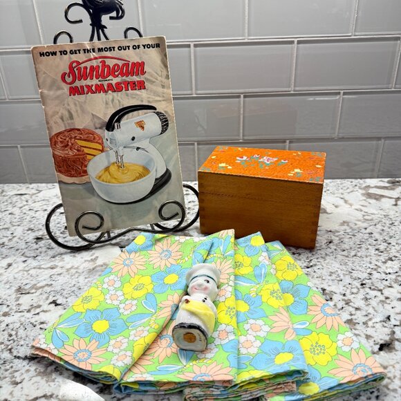 Vintage Kitchen Bundle, Recipe Box - Chicken Easel - Retro Napkins - - Picture 5 of 17